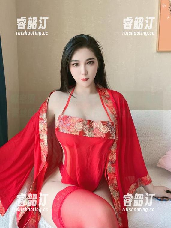 120斤的小王同学 微密圈 - 120斤的小王同学又来了,黑色蕾丝的作品更新,你可能会觉得目光被粘住了。