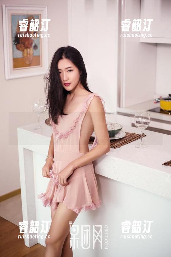 GIRLT果团网 - 教室门口排队？别担心，Miss琪的照片可是免费的！
