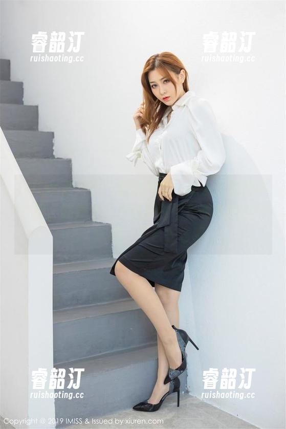 IMiss爱蜜社-酥小白 IMiss爱蜜社 - 私房展览,酥小白的奶牛…呃,我要怎么形容那种似是而非的吸引力,好吧,自己去看吧。