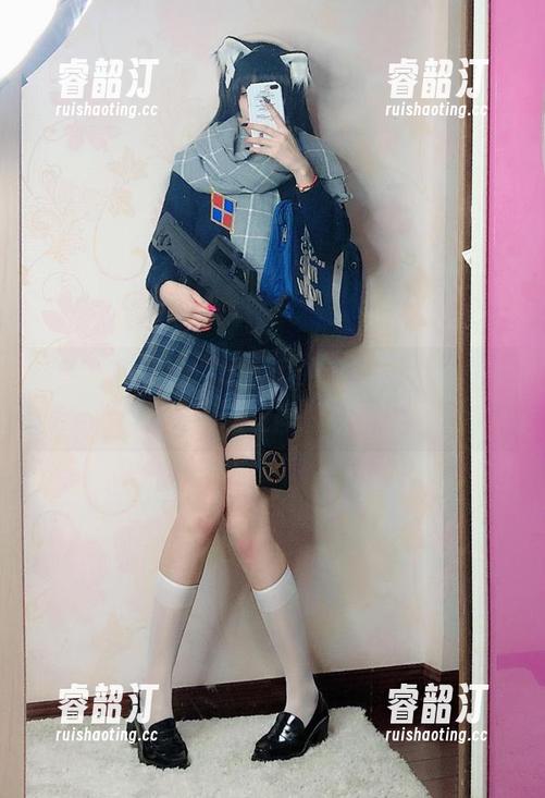 Kettoe Kettoe竞泳,私房里的流线型美感,水波涌动之间的故事