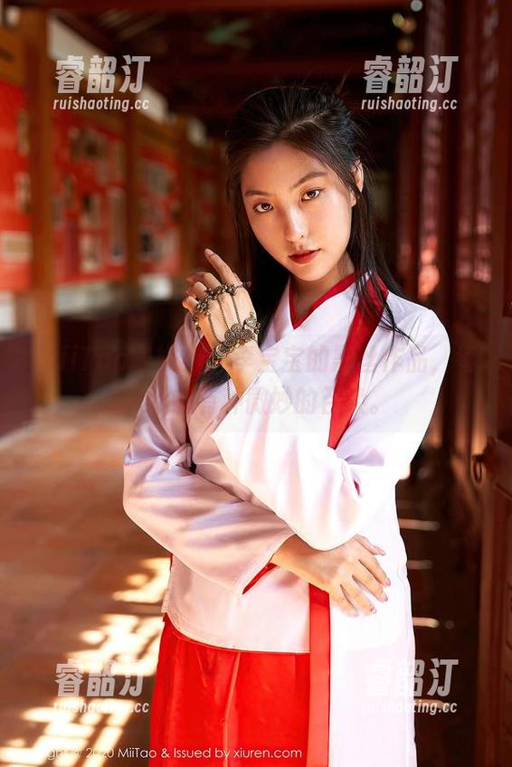 MiiTao蜜桃社-李宝宝 MiiTao蜜桃社 - 李宝宝的黑丝作品,每一帧都有种微妙的召唤。