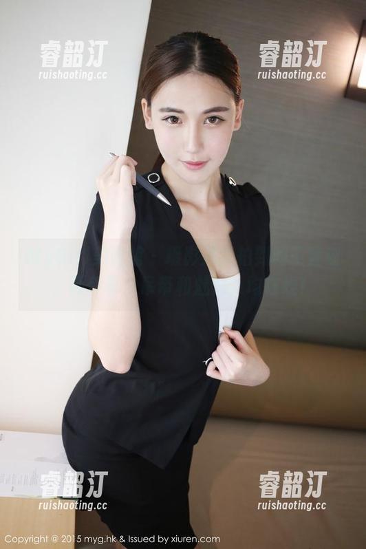 MyGirl美媛馆 - 摄影师抓拍到的王馨瑶，两件事：吊带和魅力，均在线！