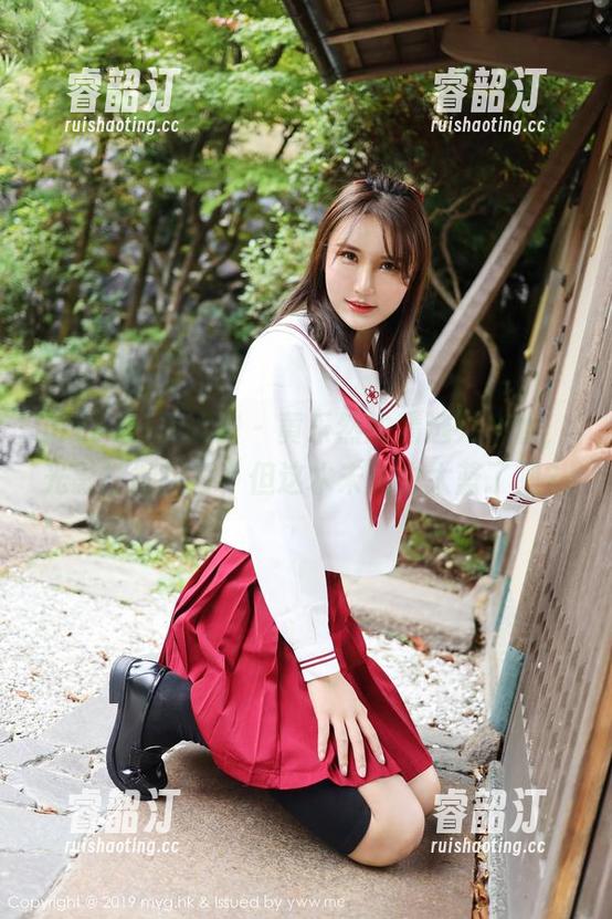 MyGirl美媛馆-黄乐然 MyGirl美媛馆 - 黄乐然的精选死库水,光影打得挺好,但这水未免也太蓝了吧?