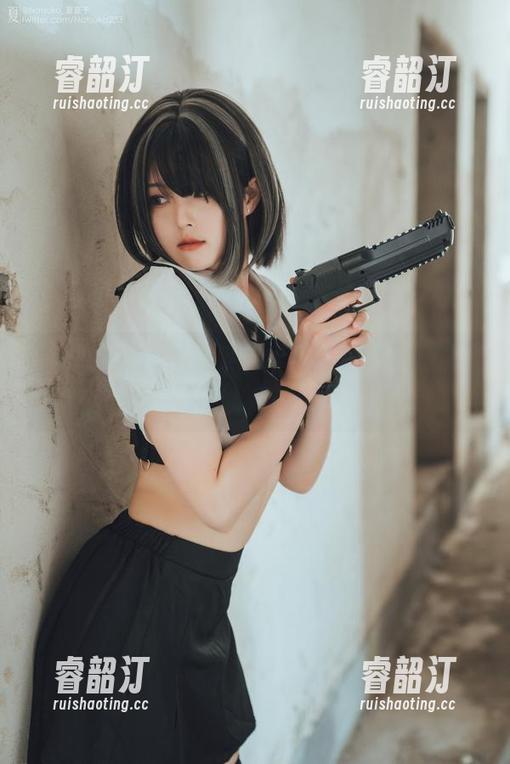 Natsuko夏夏子 Natsuko夏夏子这万圣魔女照片,好像少了点“恐怖”呢?
