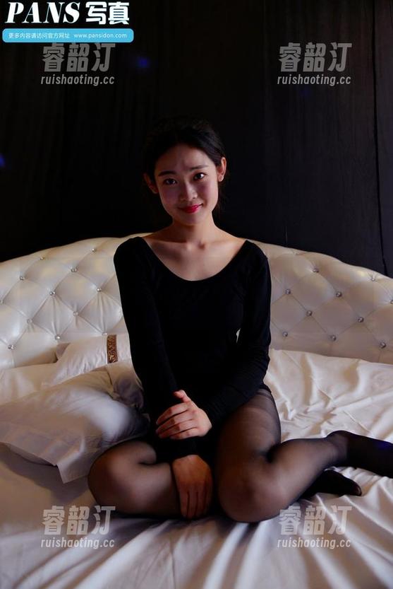PANS写真 - 紫萱的红裙：高清抓拍，谁说下载要麻烦？