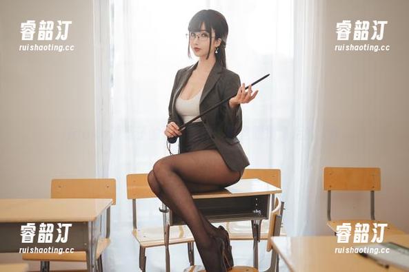 Rioko凉凉子 Rioko凉凉子的清新视界:聚焦眼镜背后的大事
