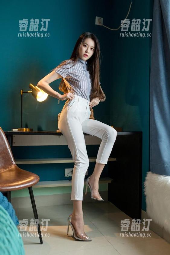 微密圈 - 最新作品！Sia不吃鱼水手服：这船载着你的目光与好奇