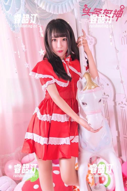 TouTiao头条女神-JennyR TouTiao头条女神 - JennyR说,健身只是借口,图库才是她的真正舞台,下载一张试试?