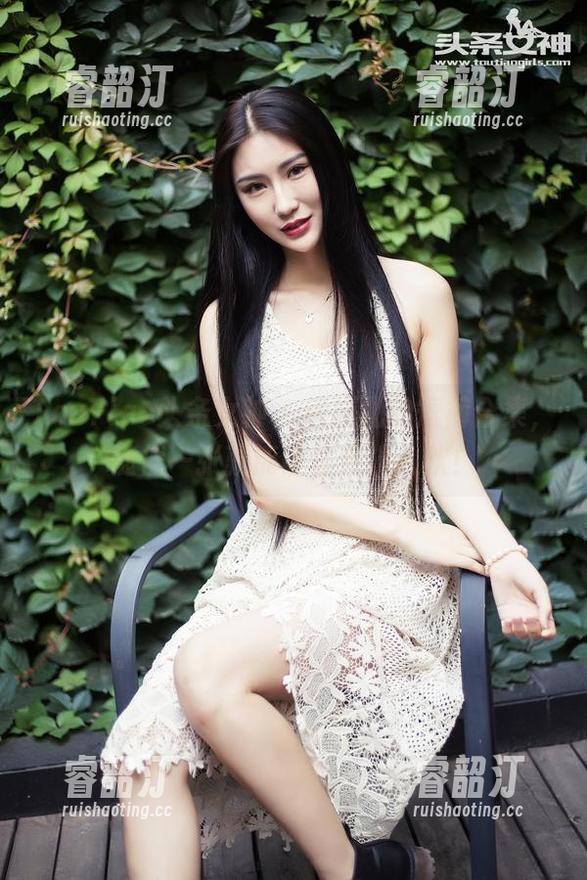 TouTiao头条女神-唐嫣儿 TouTiao头条女神 - 唐嫣儿的短裤合集,随便一张就能让你直接入秋!