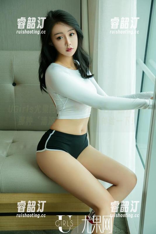 UGirls尤果网 - 谭晓彤的夏日：图片里的那种‘清凉’，快去下载体验一下！