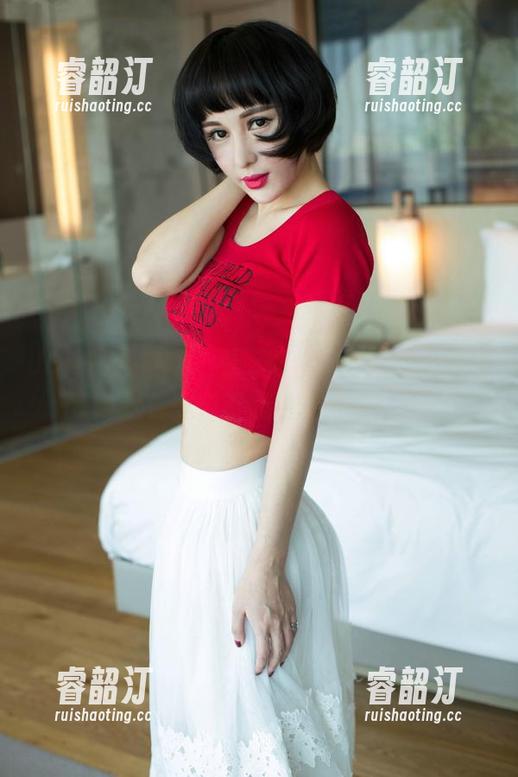 UGirls尤果网 - 看，陈怡曼在婚纱里优雅得像是自带滤镜的博主！