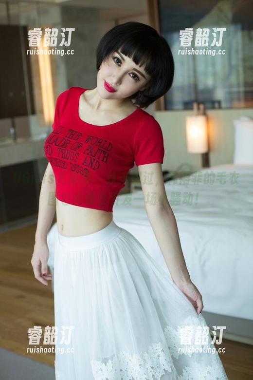 UGirls尤果网-韩雨菲 UGirls尤果网 - 从未想过,韩雨菲的毛衣图包合集会引发一场小骚动!