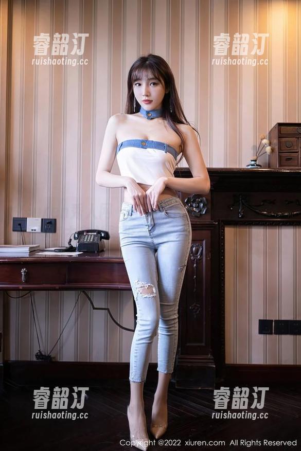 Xiuren秀人网-Manuela玛鲁娜 Xiuren秀人网 - Manuela玛鲁娜带你穿越复古车的壁纸合集,这臀线,哦哟