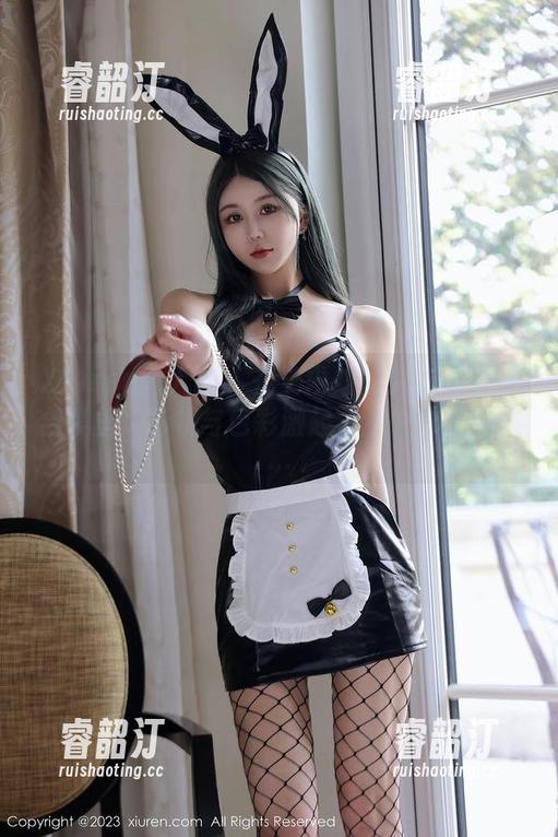 Xiuren秀人网-史雨姐姐 Xiuren秀人网 - 在史雨姐姐的灰丝写真合集里,形状与色彩激起了不一样的想法…