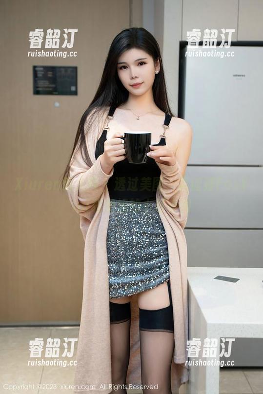 Xiuren秀人网 - 透过美图，孟狐狸FoxYini和姐姐的小打小闹