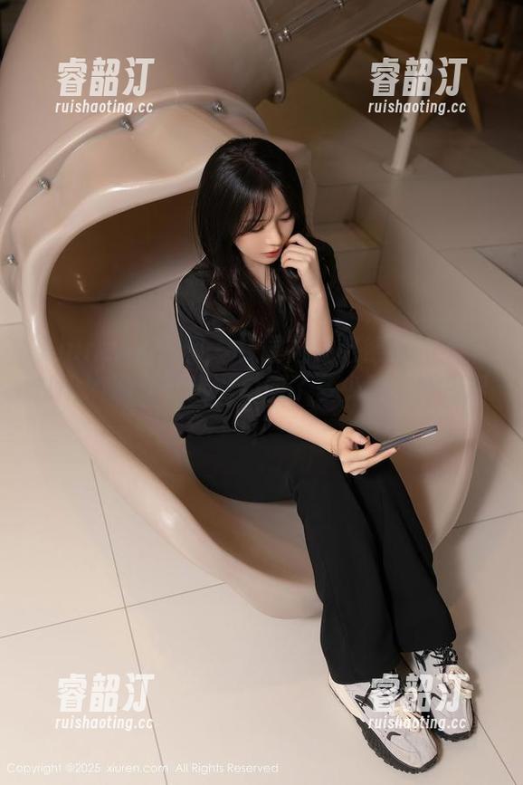 Xiuren秀人网 - 校园风还记得吗？果果Nikki制服精选，勾回了多少青涩岁月啊！