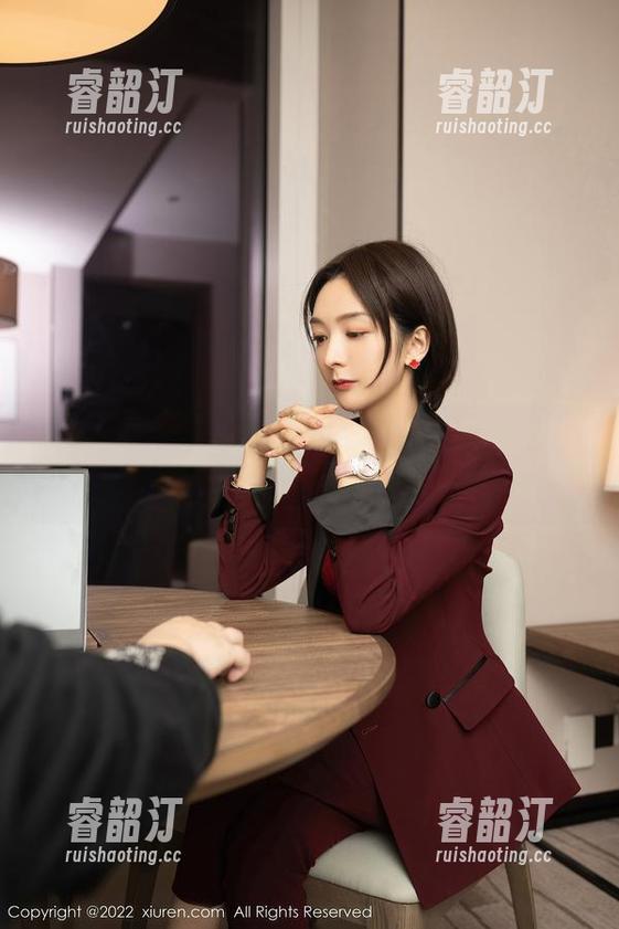 Xiuren秀人网 - 王馨瑶Yanni的女王作品，居然让我想去开一间王国咖啡店！