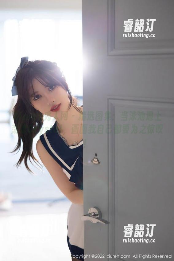 Xiuren秀人网 - 精选图集：当泳池遇上荡漾Crystal，画面我自己都要为之惊叹！