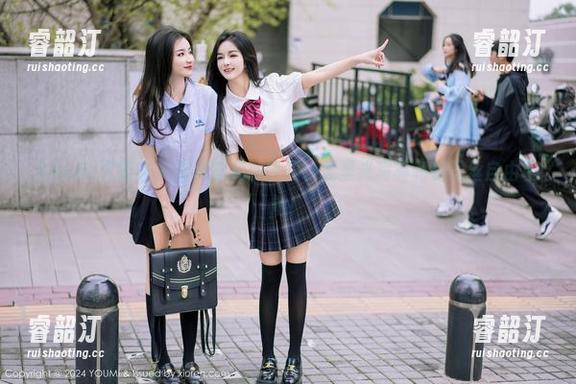 YouMi尤蜜荟 - 在黄歆苑的世界，无圣光写真和裤里丝自由相融！