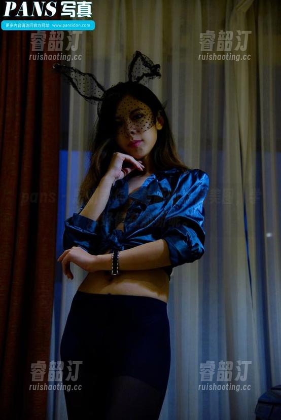 pans - 思妍带你看最新的私房美图，学妹好像在撒娇呢。