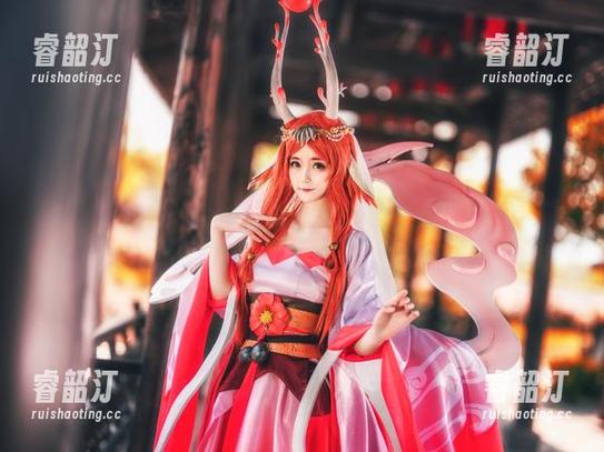 yui金鱼新作：秘书形象，居然这么撩。