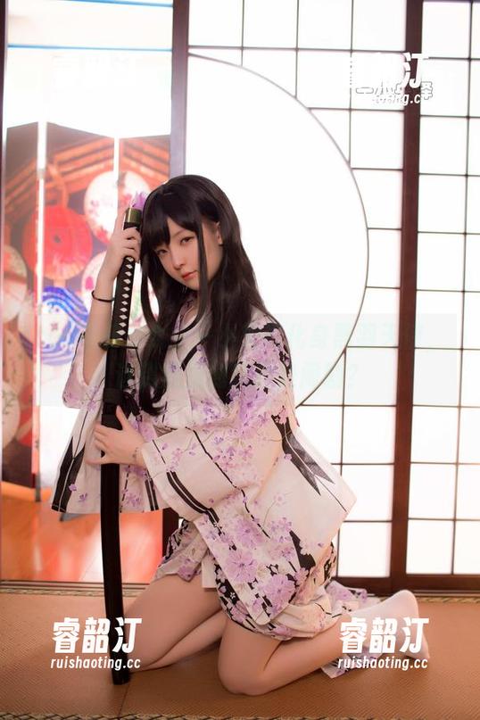 一小央泽 cos乌鸦少女,一小央泽化身黑羽天使,这到底是创意还是闹剧?