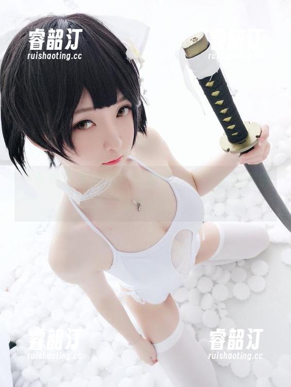一小央泽 一小央泽与黑蜘蛛的邂逅,原图里隐藏的福利满满