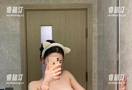 不爱笑的赛琳 微密圈 - 不爱笑的赛琳的JK写真集:未必是青春,但绝对是个好玩的年头!快来下载!