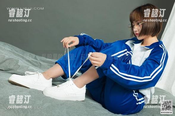 丽柜-苏黎 丽柜 - 私拍里的原图:苏黎如何在秘境里糊涂摸索?