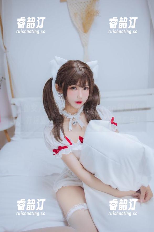 “‘仙女月’居然这么会拍Luna露娜的套图，有资源真是赚翻了！”这就是广告！