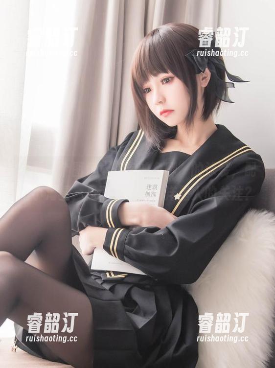 你的负卿 更新了个图包!“你的负卿”的泳装,配上小海星,是否能引起海洋星人的关注?