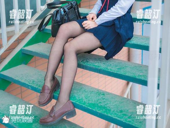白丝与足球的“撕逼”大战，兔玩映画带你分享这场不可能的相遇