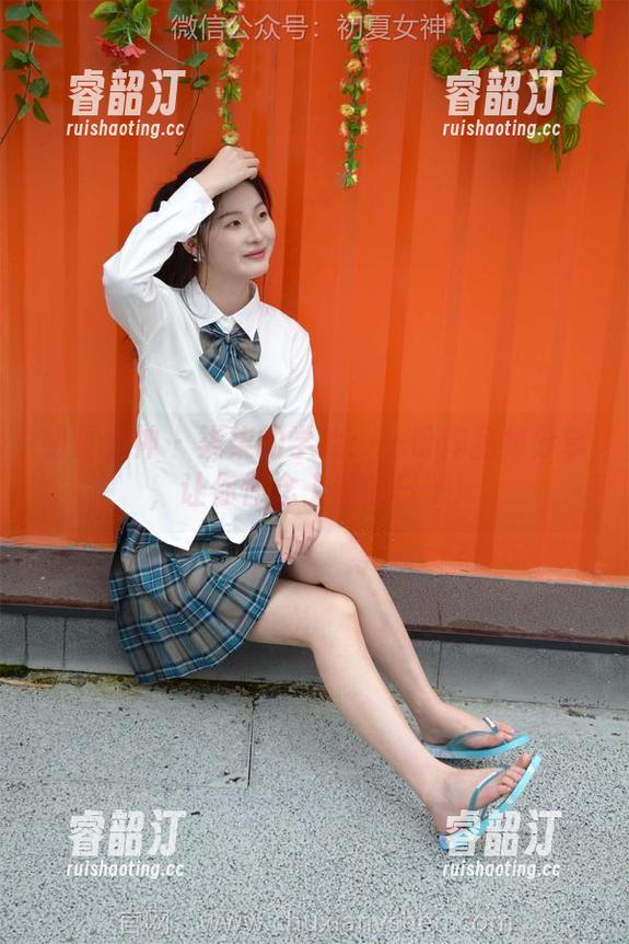 初夏女神-柒柒 初夏女神 - 柒柒的学姐:一份作品集分享,让你怀念上课的日子!