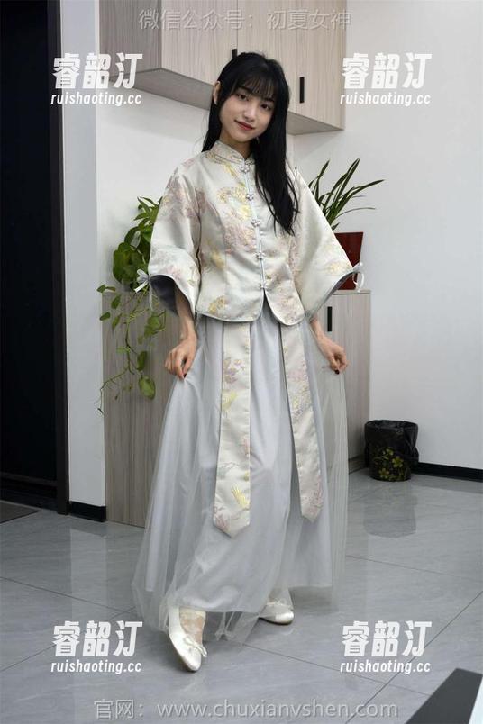 初夏女神 - 环环最新图包，真是个磨人的小妖精，这种魅力...哎