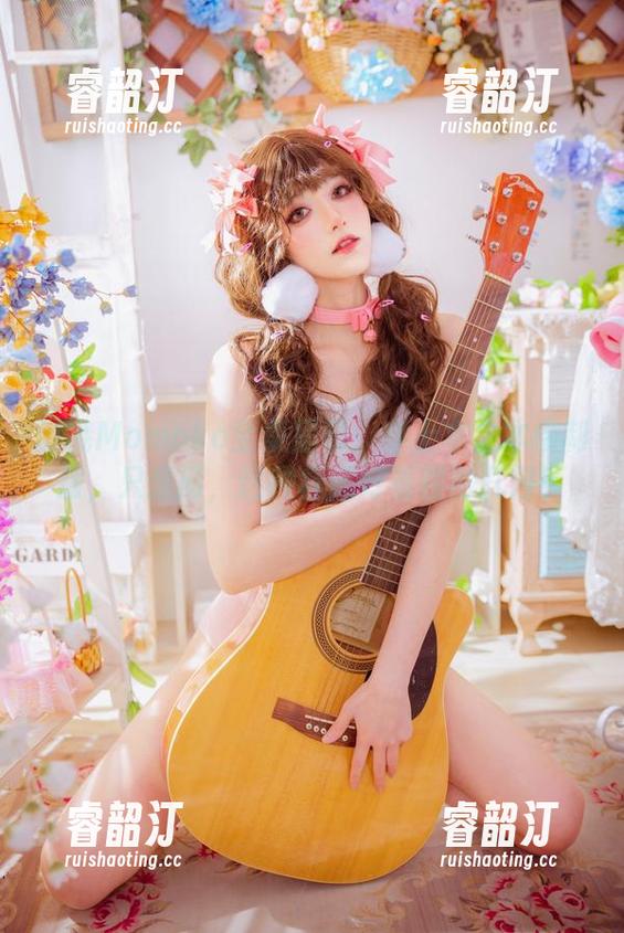 南桃Momoko全集呈现：穿上木之本樱制服，只想问，这种样式好看程度几何？