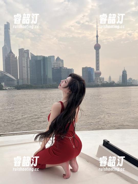 微密圈 - 最新写真，周妍希让“透明”成为了一种无声的表达。