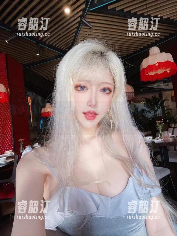 啾小妍Deer的全套网袜图集，恕我直言，小妍这是想引起大家注意的吗？