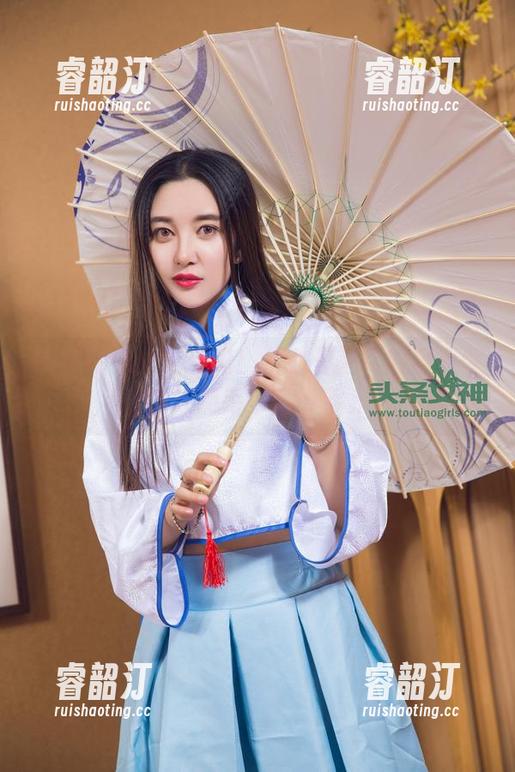 头条女神 - 无圣光！余心曼教你变身天使，连羽毛都懒得穿。