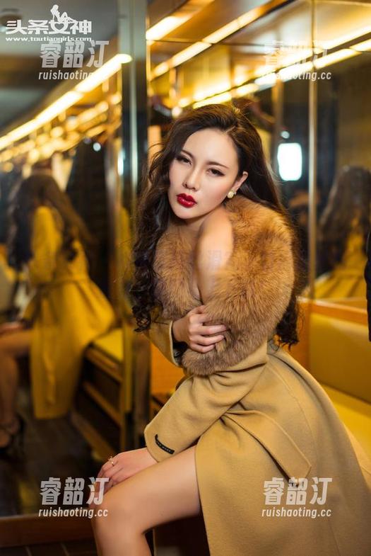 头条女神 - 棉麻混搭丝滑？王竹裤里丝的魅力，原图马上下载！