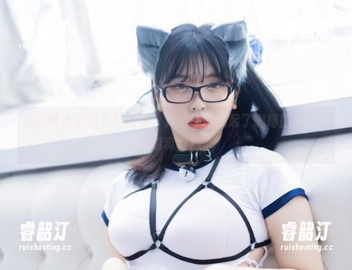 宋哈娜 宋哈娜这组秘书写真集,竟然让我想起了咖啡的香味,啧啧真特别。