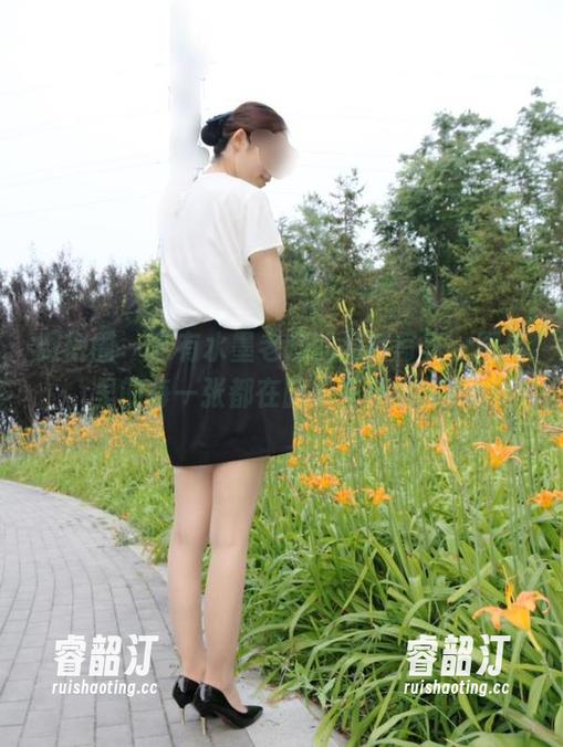 微密圈 - 家有水墨老师的短裤写真，图库里的每一张都在暗示些什么呢？