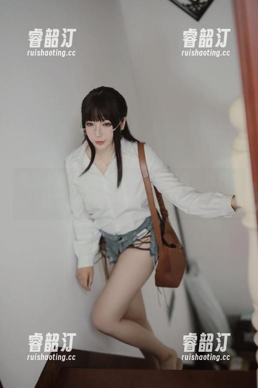 小容仔咕咕咕w 看完小容仔咕咕咕w的女仆写真,我只想说,“哎呀,这再怎么做饭?”