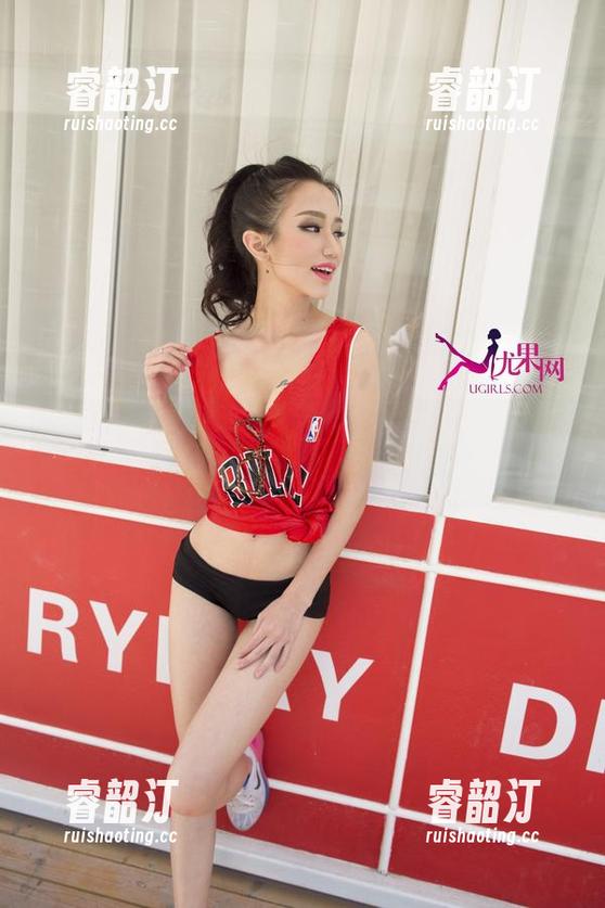 尤果网-徐梓伊 尤果网 - 美脚?徐梓伊图库里美得像梦一样
