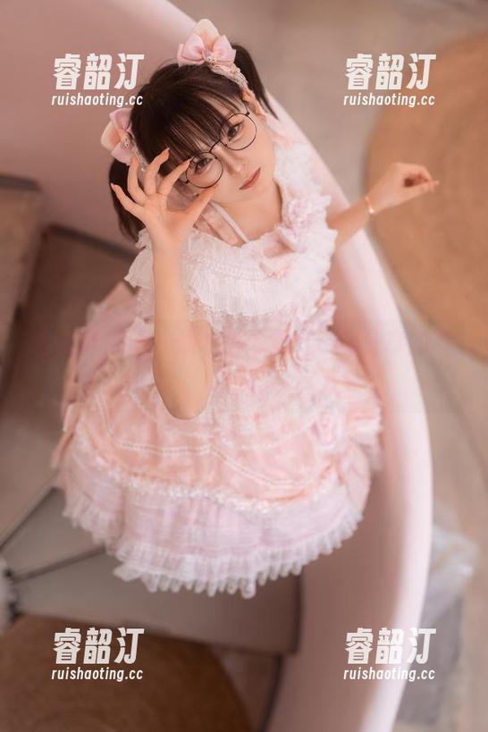 幼水铃衣 会走路的画,幼水铃衣裸足cos分享的真相探讨