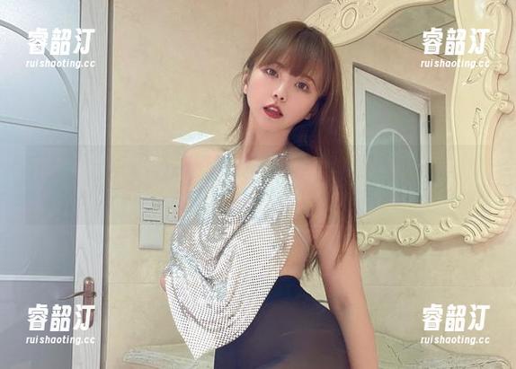 张思允 微密圈 - 免费黑白合集:张思允这次又让大家感慨一句“我也要穿黑色”。