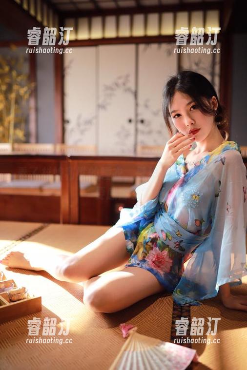 看了抖娘利世的睡衣，壁纸设计师是不是要感冒了？