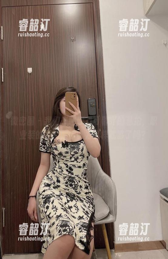 是可馨吖 微密圈 - 我们来聊聊是可馨吖的私拍,职业装的原图,你以为这样就够了吗?