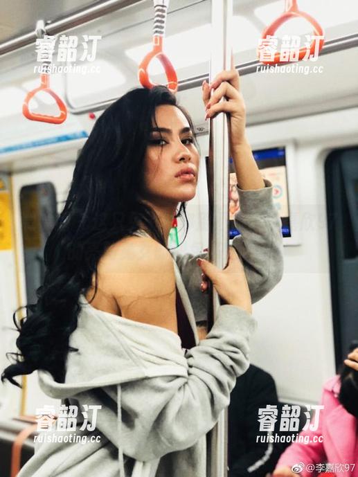 微密圈 - 这只兔子，你别不信，李嘉欣97的亮钻兔女郎图包必定下载！
