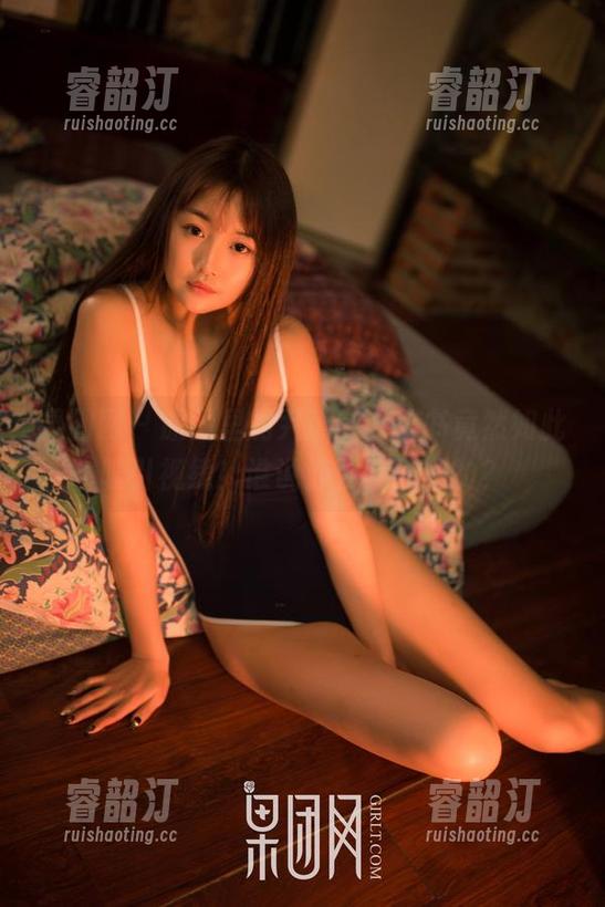 果团网 - 原图里的尹意纯，秘书竟然如此吸引视线！谁说办公室无趣的？