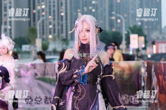 桃墨公子 脚下生风,桃墨公子图库展现美足风采!